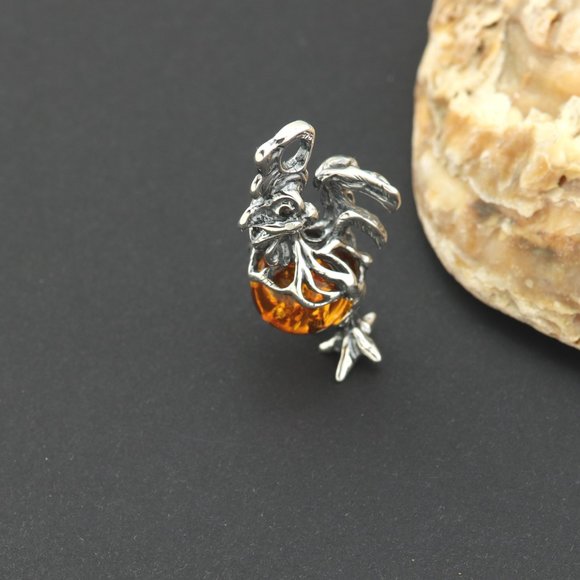 Sterling silver pendant with natural Baltic amber, amber chicken pendant - Picture 4 of 15